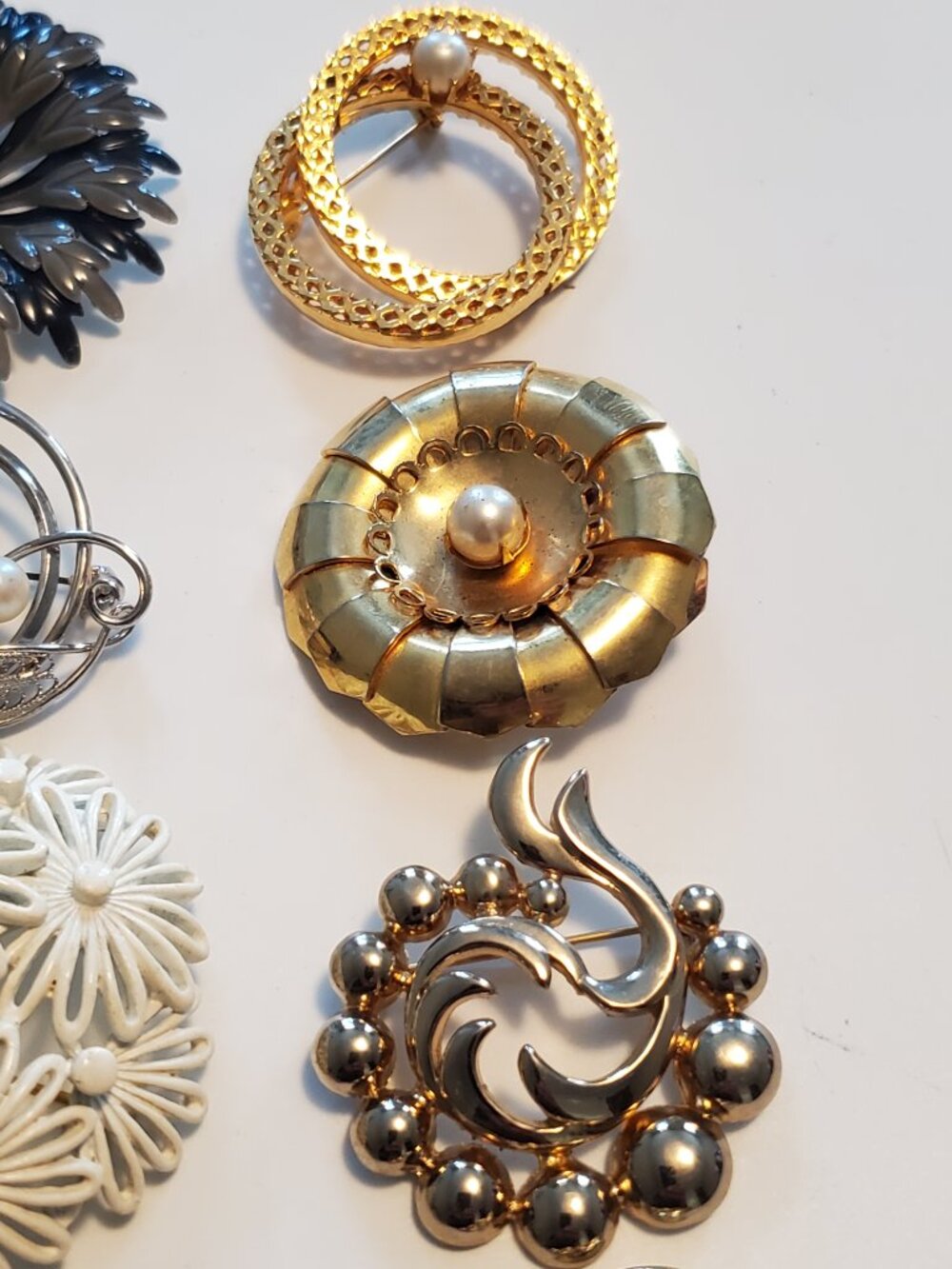 15 Brooches, items # A 2006 2020, wt. 252 grams. - Picture 8 of 14